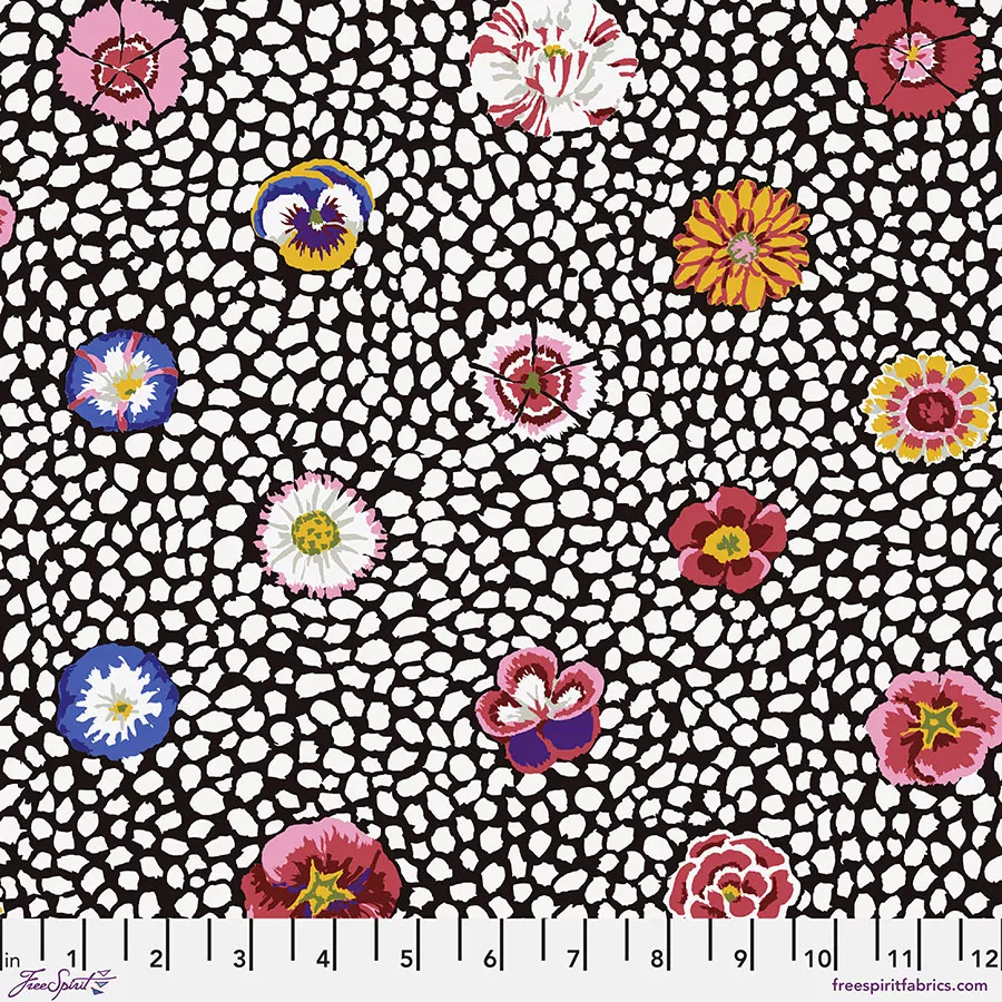 kaffe-guinea-flower-white-classics Kaffe_Guinea Flower - White || Classics