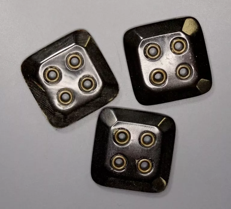 P466 Black Square Horn Button 7/8 inch